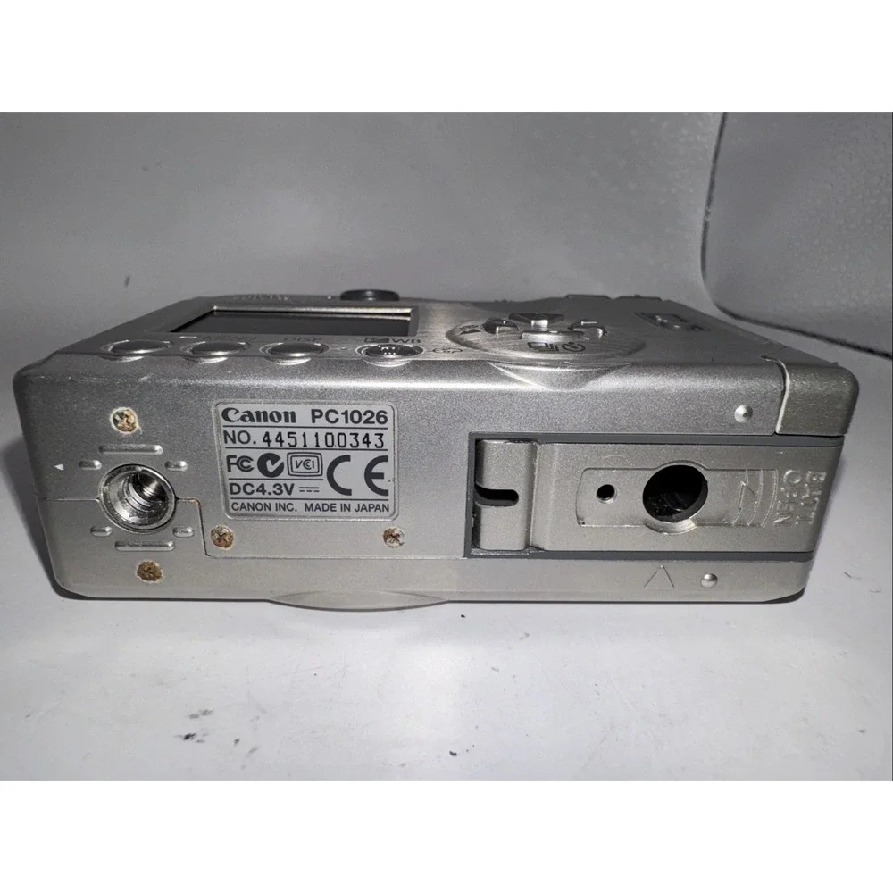 Silver Canon PowerShot ELPH S330 2.0MP Digital Untested
